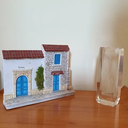 Irida Syros *